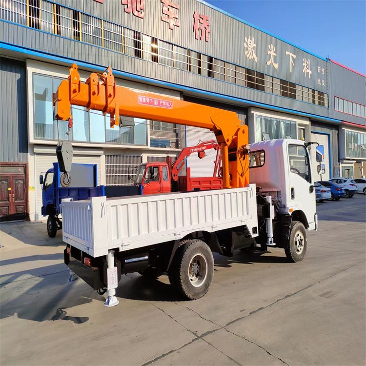 五寨县三轮随车吊定制 农用改装机自备吊中瑞长期出售